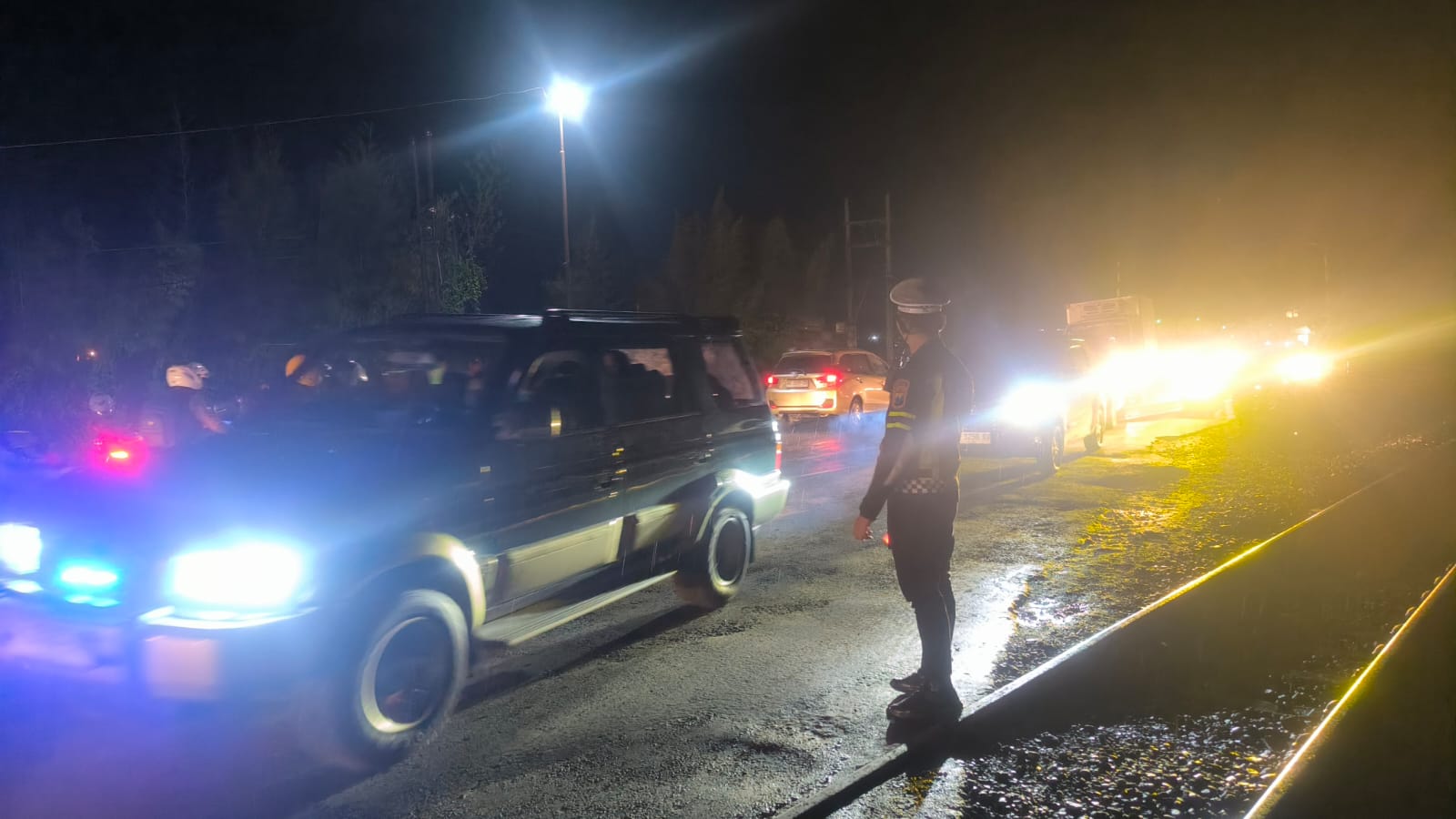 Siaga Ekstra, Perlintasan KA Bagor Rawan, Polres Nganjuk Turunkan Ambulans Khusus untuk Selamatkan Pemudik