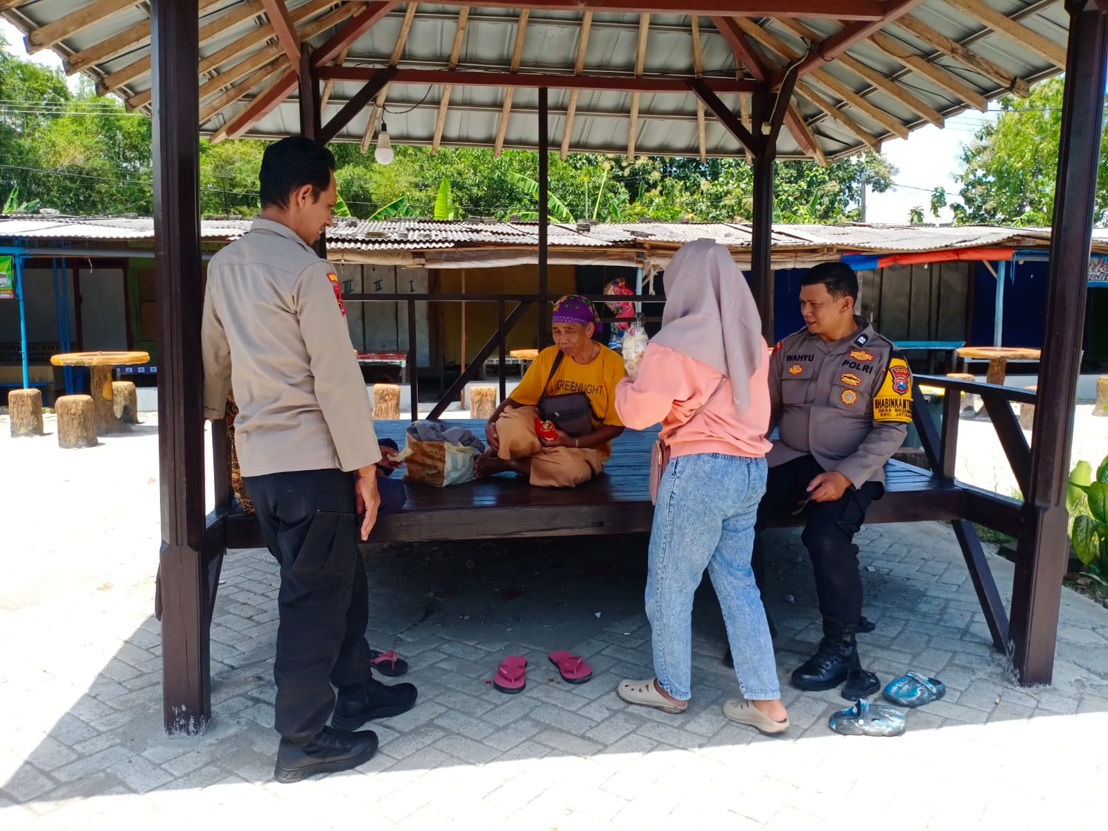 Polsek Jatikalen Laksanakan Patroli Wisata Pemandian air panas