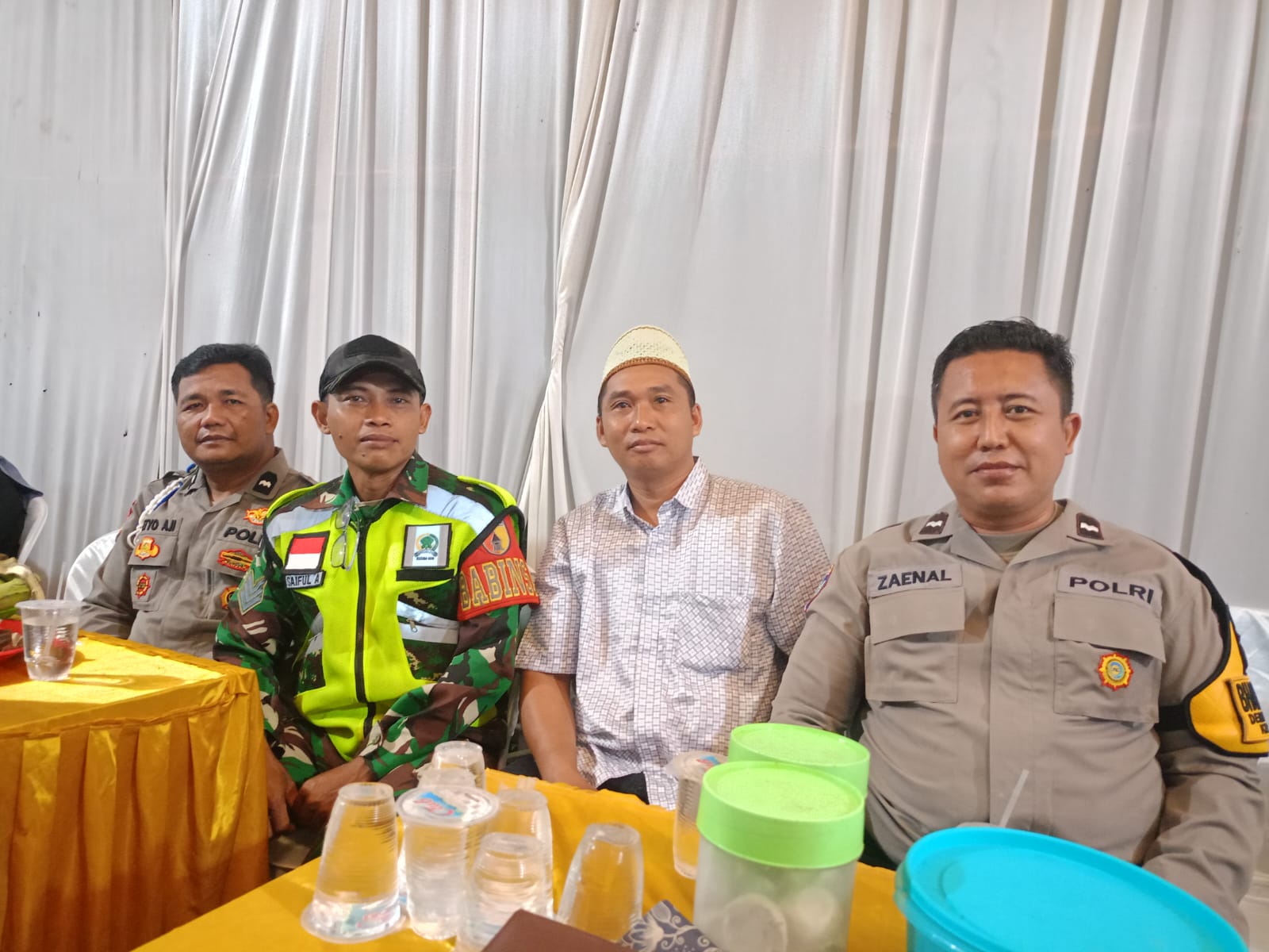 Anggota Polsek Jatikalen bersama Bhabinkamtibmas dan Babinsa Desa Munung Pam Giatmas Elektun Di Desa Binaannya