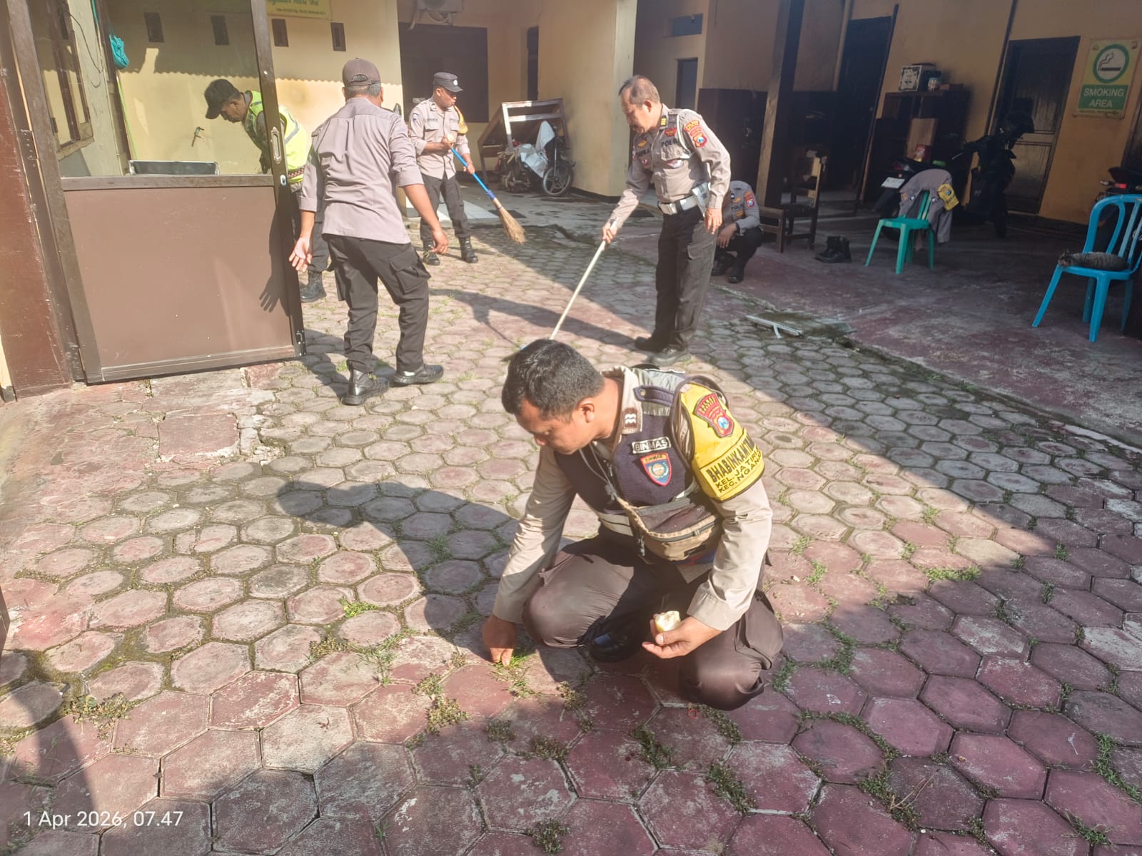 Polsek Nganjuk Kota Giat Korve Pagi Usai Apel, Dukung Gerakan Indonesia ASRI