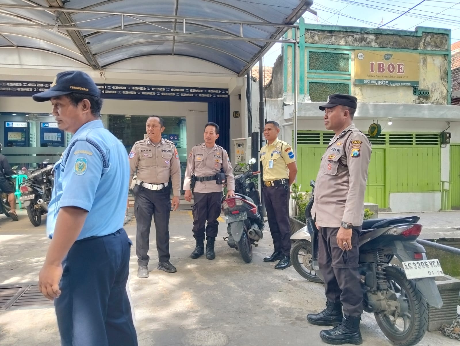 Polsek Kertosono Berikan Himbauan Kamtibmas saat Patroli Perbankan