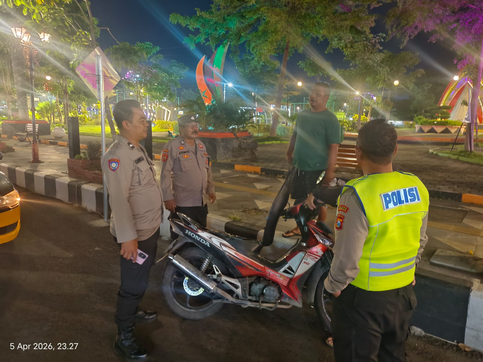 Patroli SREG Polsek Nganjuk Kota, Intensifkan Pemeriksaan Kendaraan Antisipasi Sajam, Miras dan Narkoba