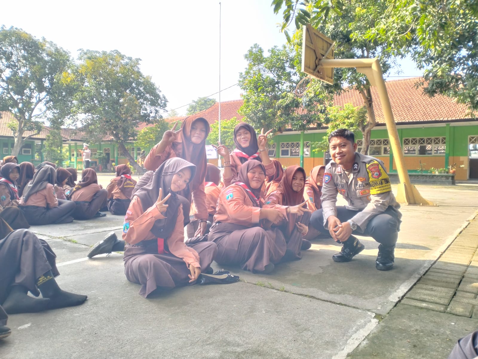 Polsek Warujayeng Sosialisasikan Tertib Berlalu Lintas bagi Siswa SMP di SMPN 3 Tanjunganom