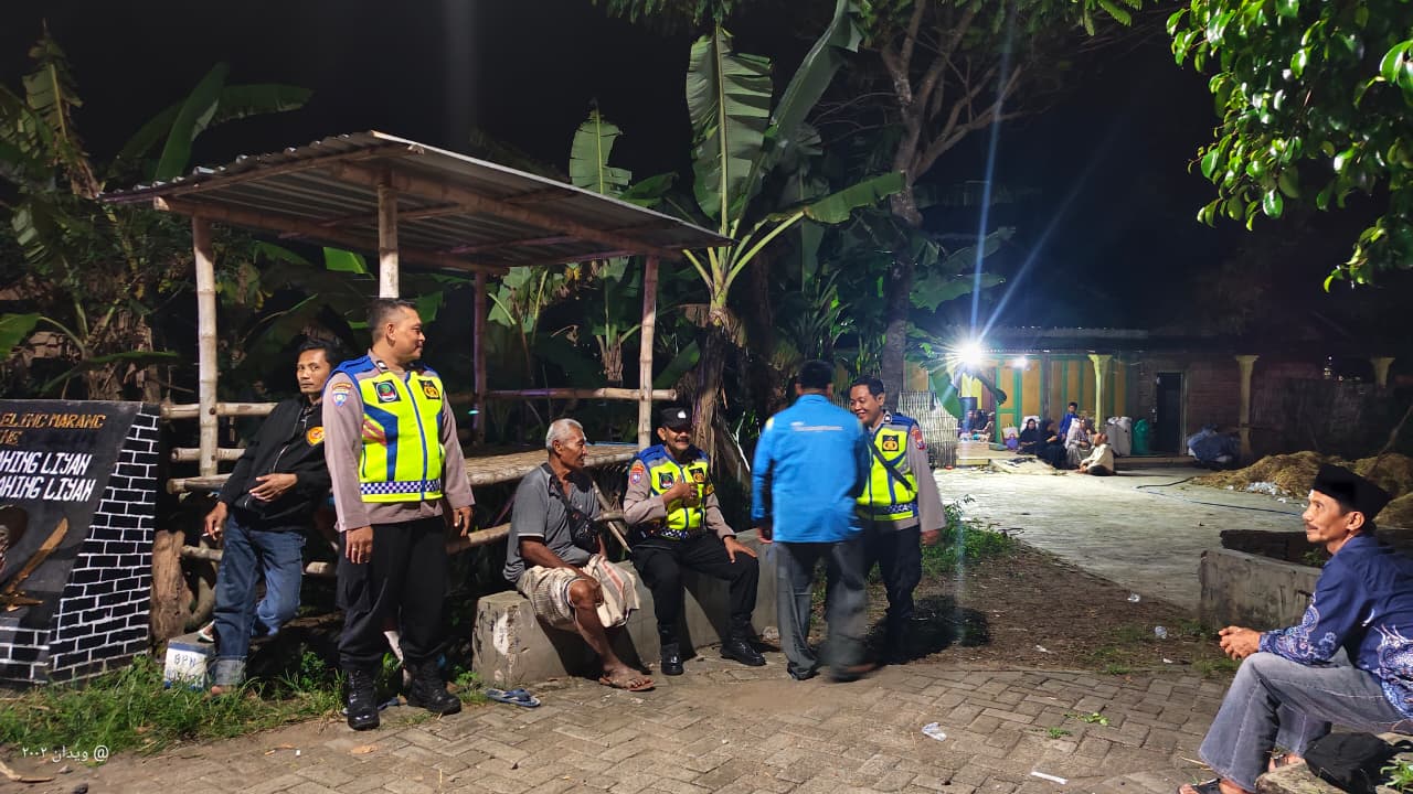 Patroli Polsek Warujayeng Sambangi Pemukiman Desa Sambirejo, Ajak Warga Jaga Kamtibmas