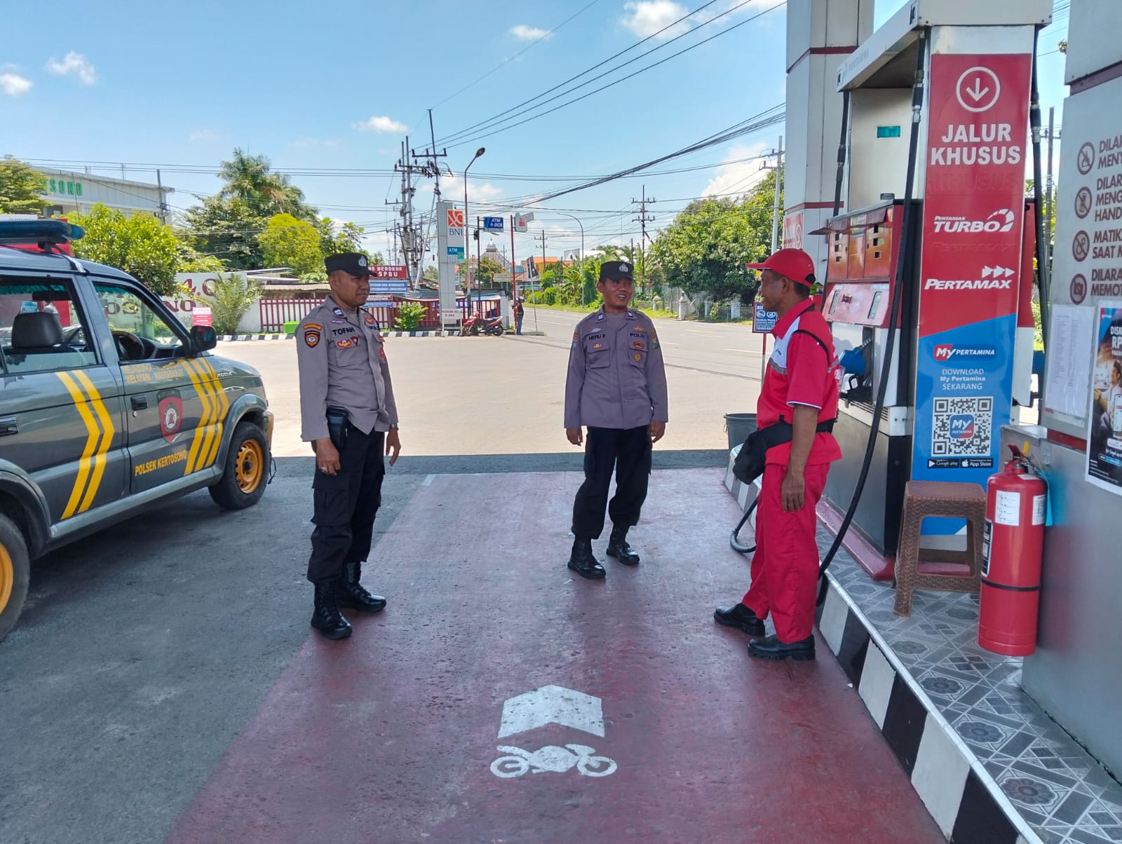 Cek Stok BBM, Patroli Samapta Sampaikan Himbauan Kamtibmas