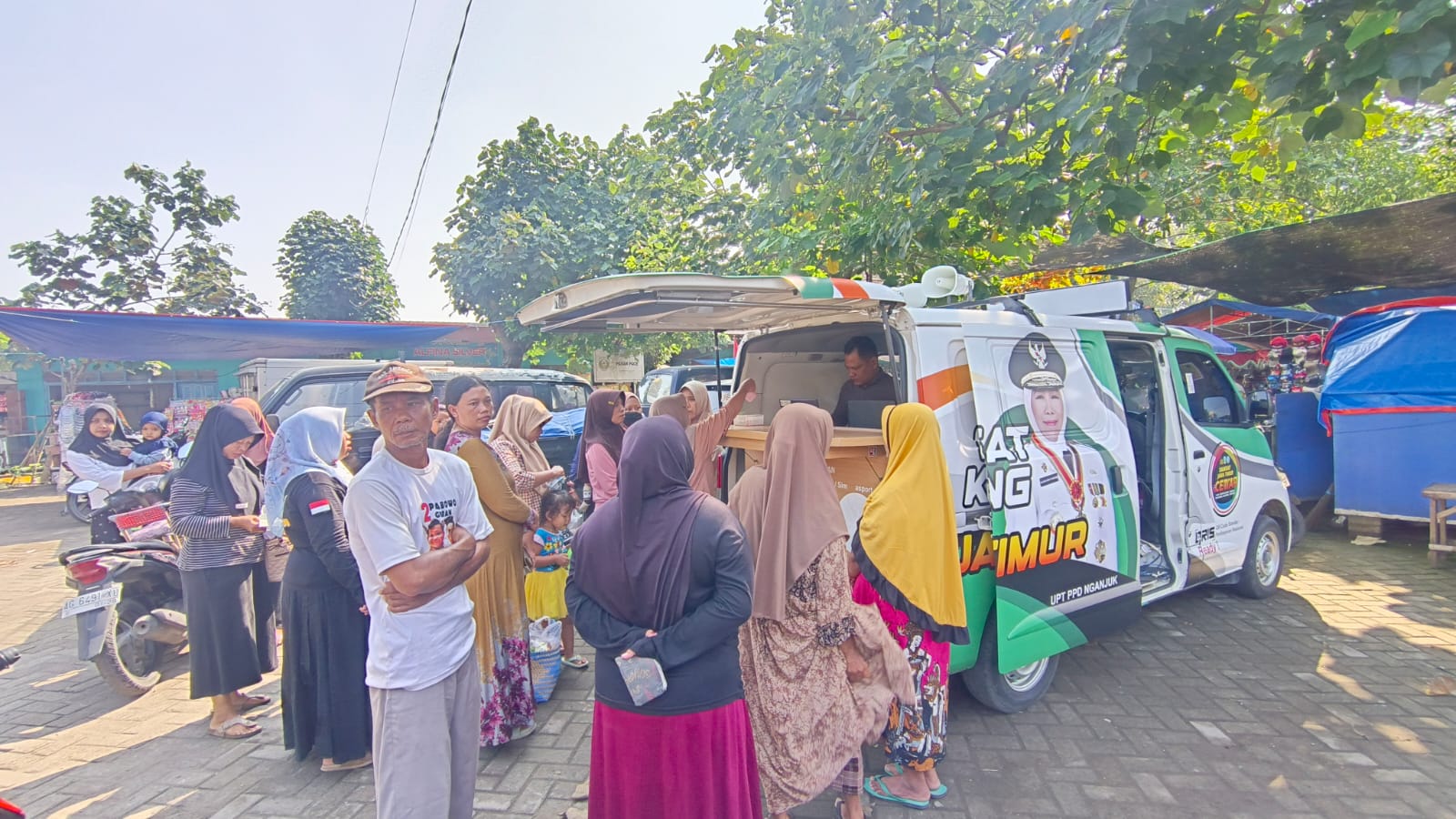 Polantas Menyapa, Samsat Keliling Hadir di Pasar Pace Permudah Warga Bayar Pajak Kendaraan