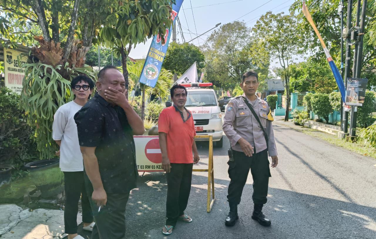 Bhabinkamtibmas Kelurahan Kauman Takziah ke Rumah Duka Warga Binaan