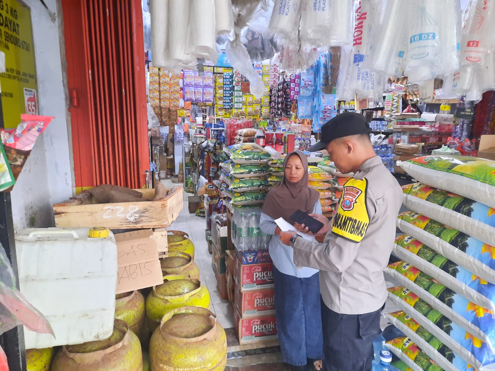 Polres Lumajang Intensifkan Pengecekan LPG 3 Kg, Pastikan Distribusi Tepat Sasaran