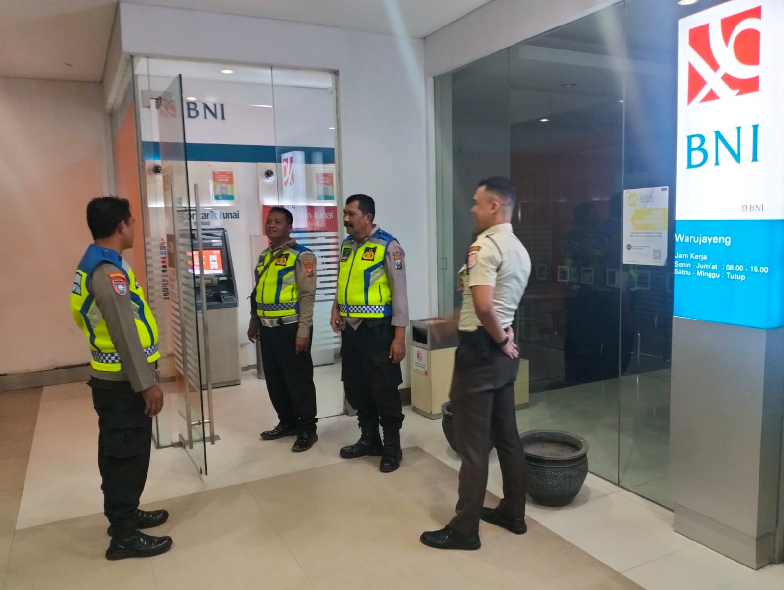 Antisipasi Tindak Kejahatan, Patroli Polsek Warujayeng Sambangi Objek Vital Perbankan