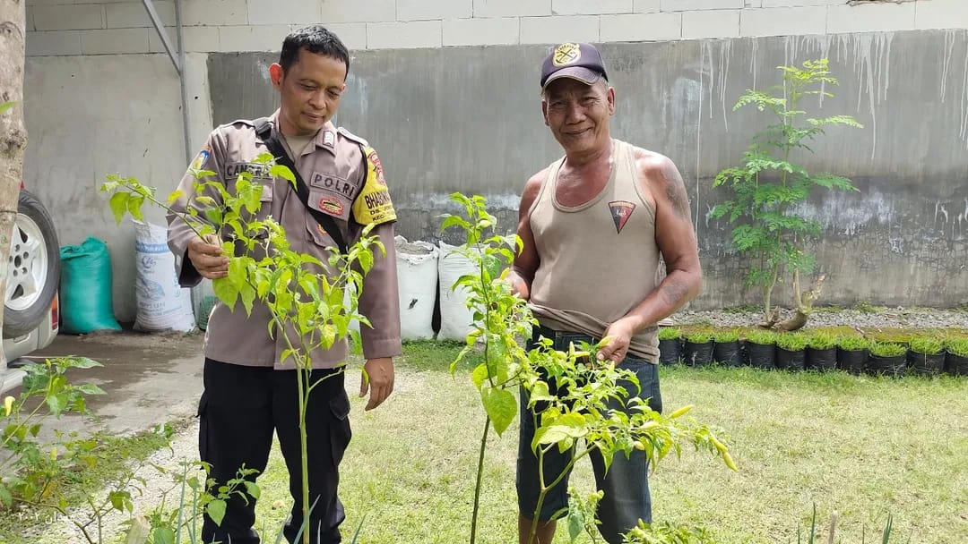 Polisi Pantau Pekarangan Warga Jogomerto, P2B Jadi Andalan Ketahanan Pangan