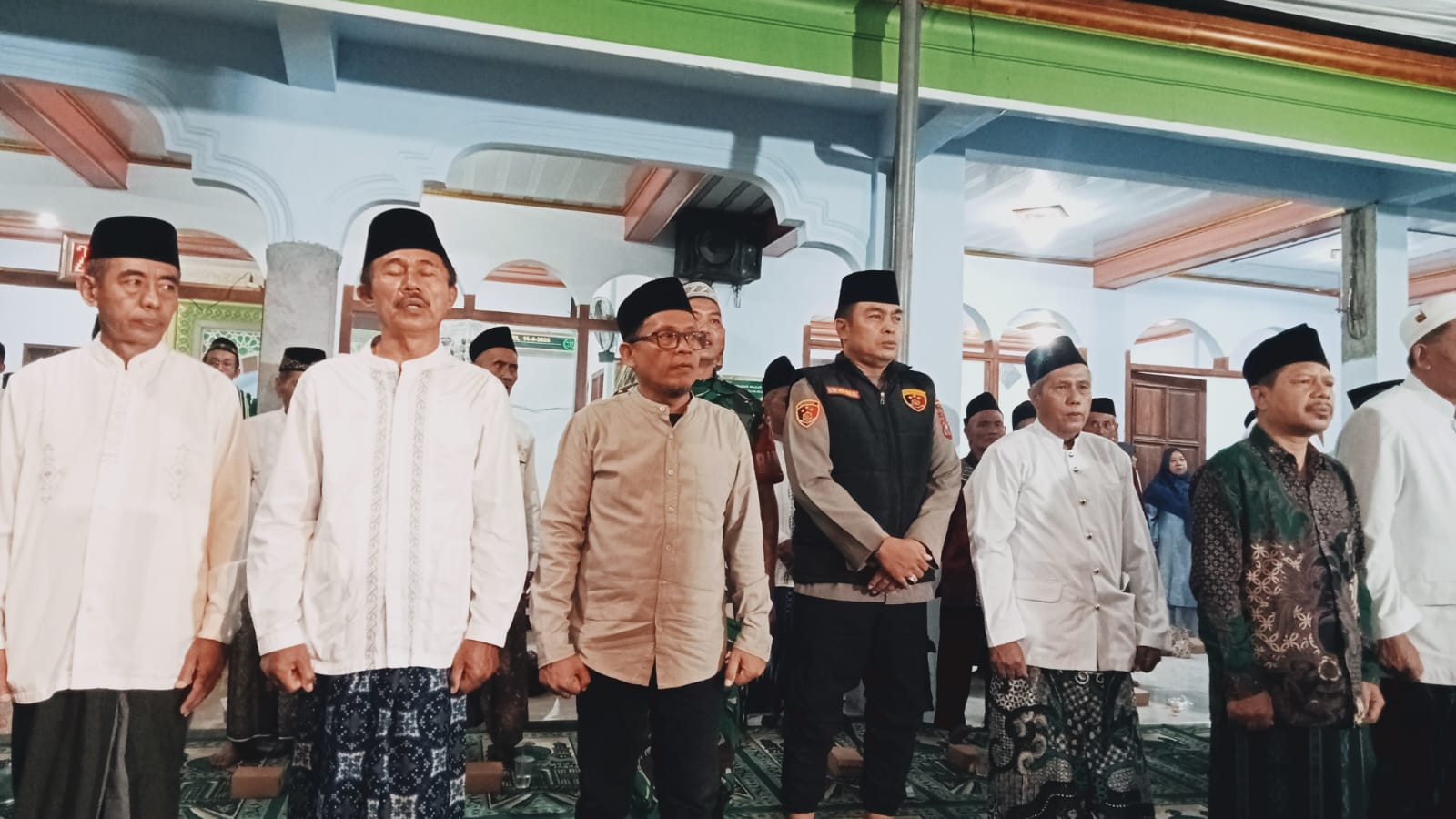 Kapolsek Jatikalen Hadiri Pengajian MWC NU Dalam Rangka Halal Bihalal di Desa Dlururejo