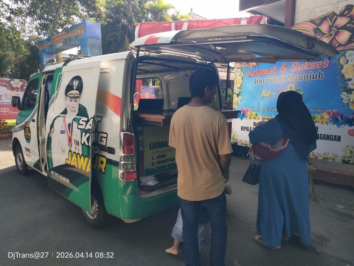 Polantas Menyapa, Satlantas Polres Nganjuk Hadirkan Samsat Keliling di Pendopo