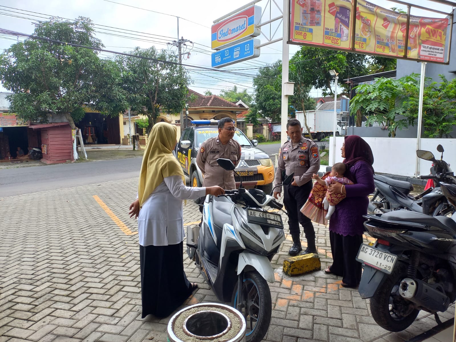 Patroli Alfamart Personil Polsek Jatikalen Berikan Himbauan Dan Pesan Kamtibmas