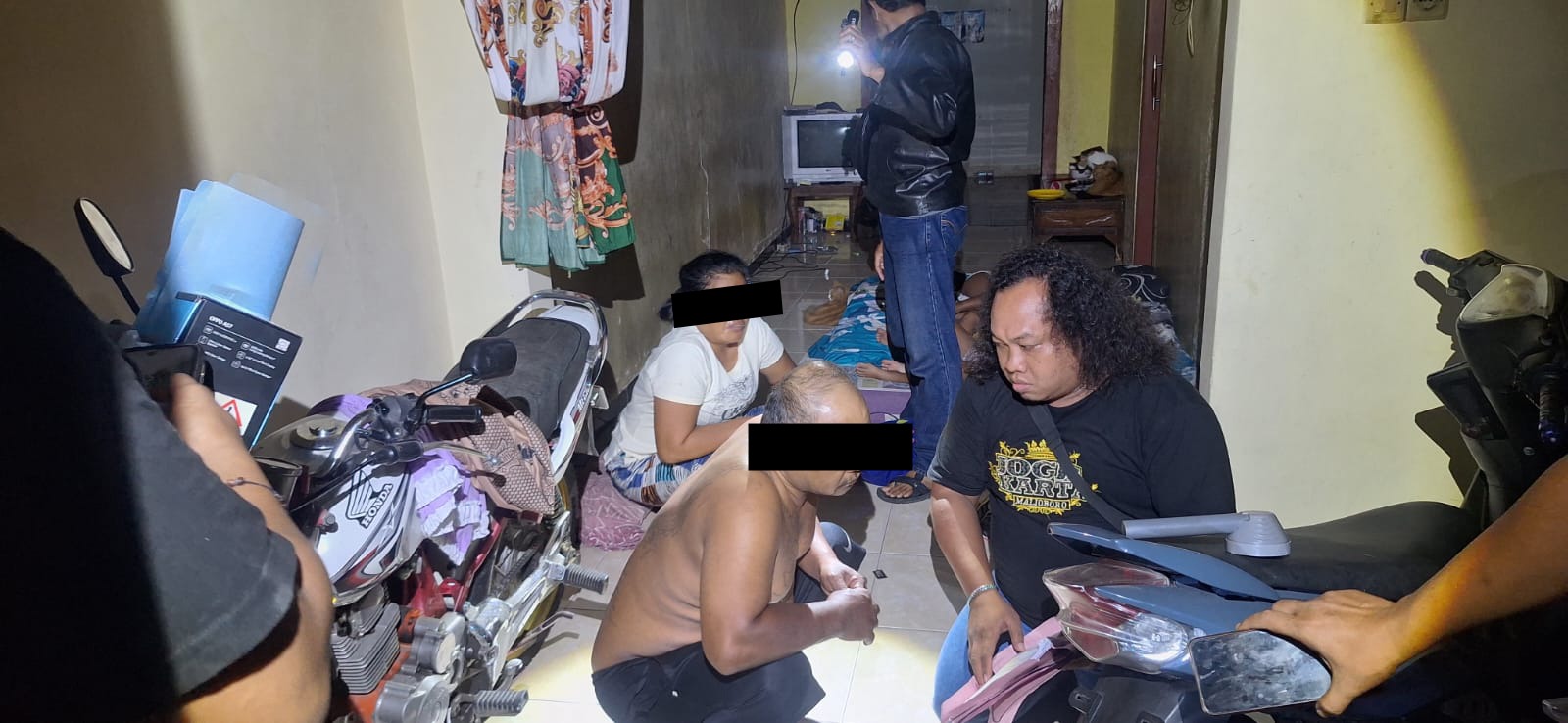Nekat Gasak HP di Depan Toko, Pasutri Residivis Akhirnya Tertangkap, Diburu Berbulan-bulan, Polisi Ringkus di Kediri