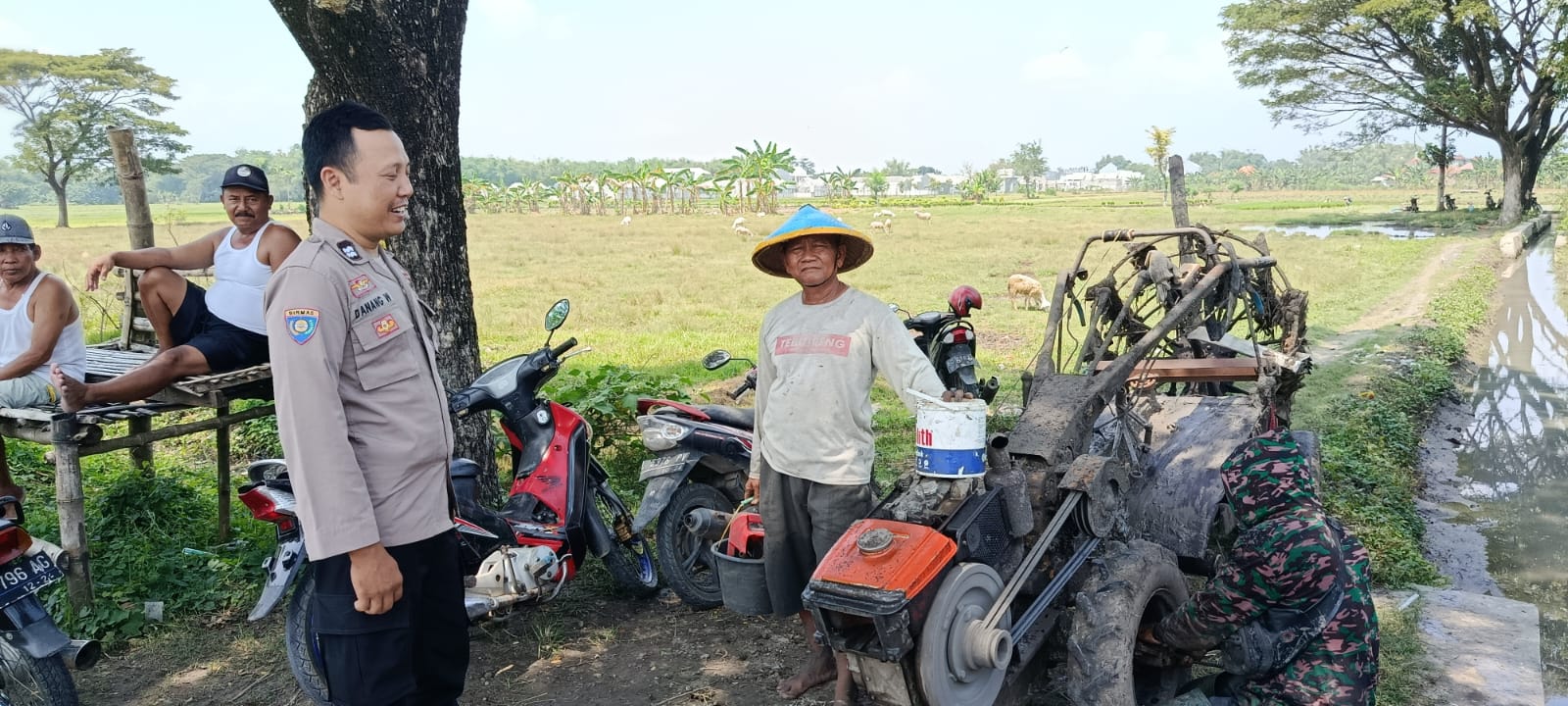 Bhabinkamtibmas Werungotok Cek Lahan Pertanian, Ingatkan Petani Waspada Pencurian Diesel