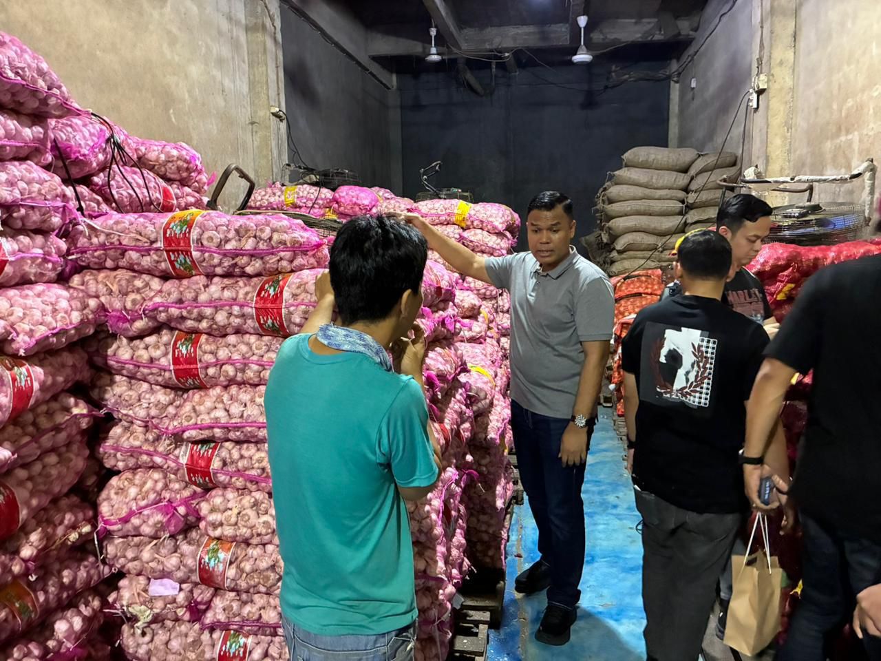 Bareskrim Polri Bongkar Penyelundupan 23 Ton Bawang dan Cabai di Pontianak