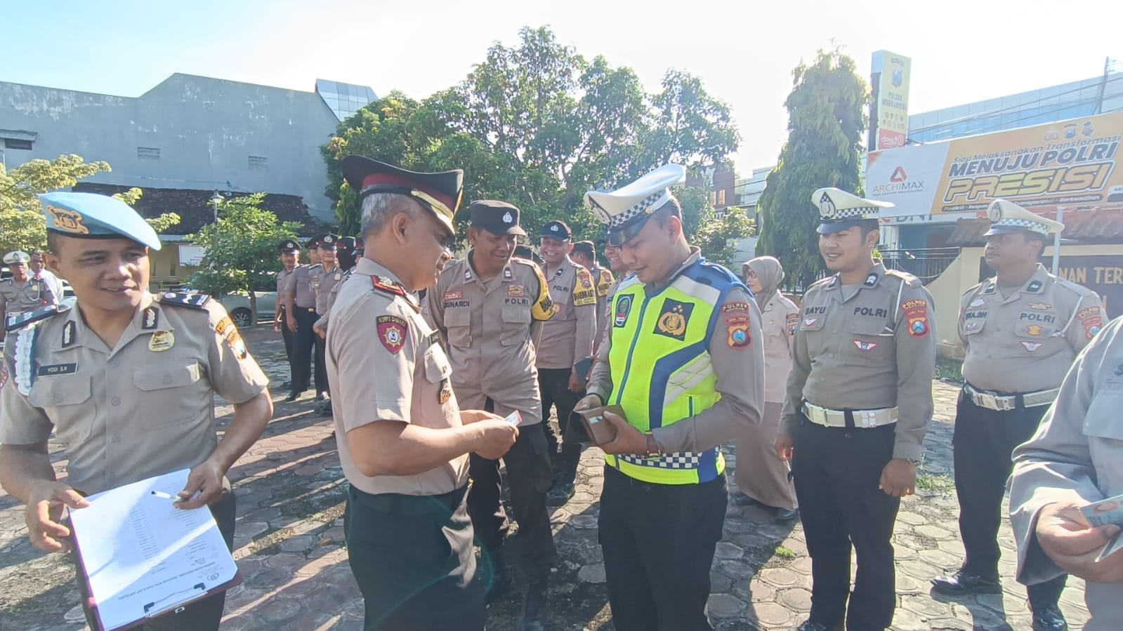 Jaga Kedisiplinan Anggota, Kapolsek Warujayeng Bersama Provos Gelar Gaktiblin