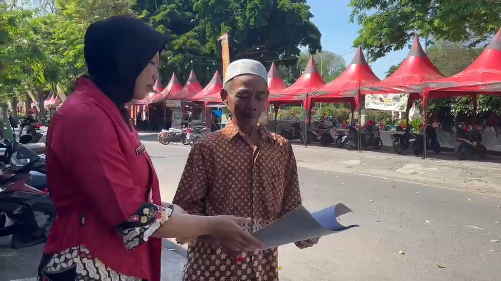 Sambut Hari Kartini, Polwan Polsek Nganjuk Kota Beri Pelayanan dengan Balutan Kebaya