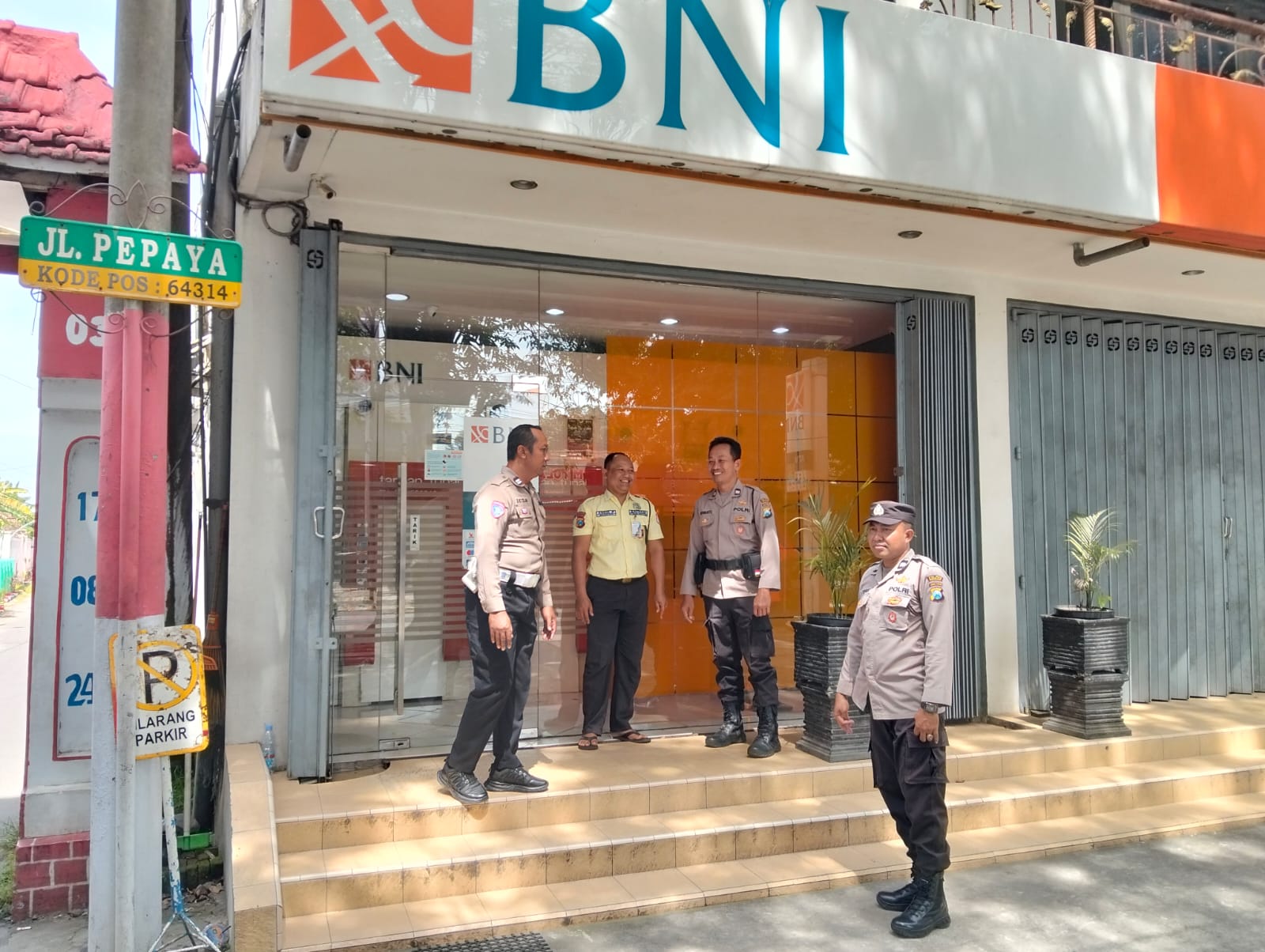 Polsek Kertosono Berikan Himbauan Kamtibmas saat Patroli Perbankan