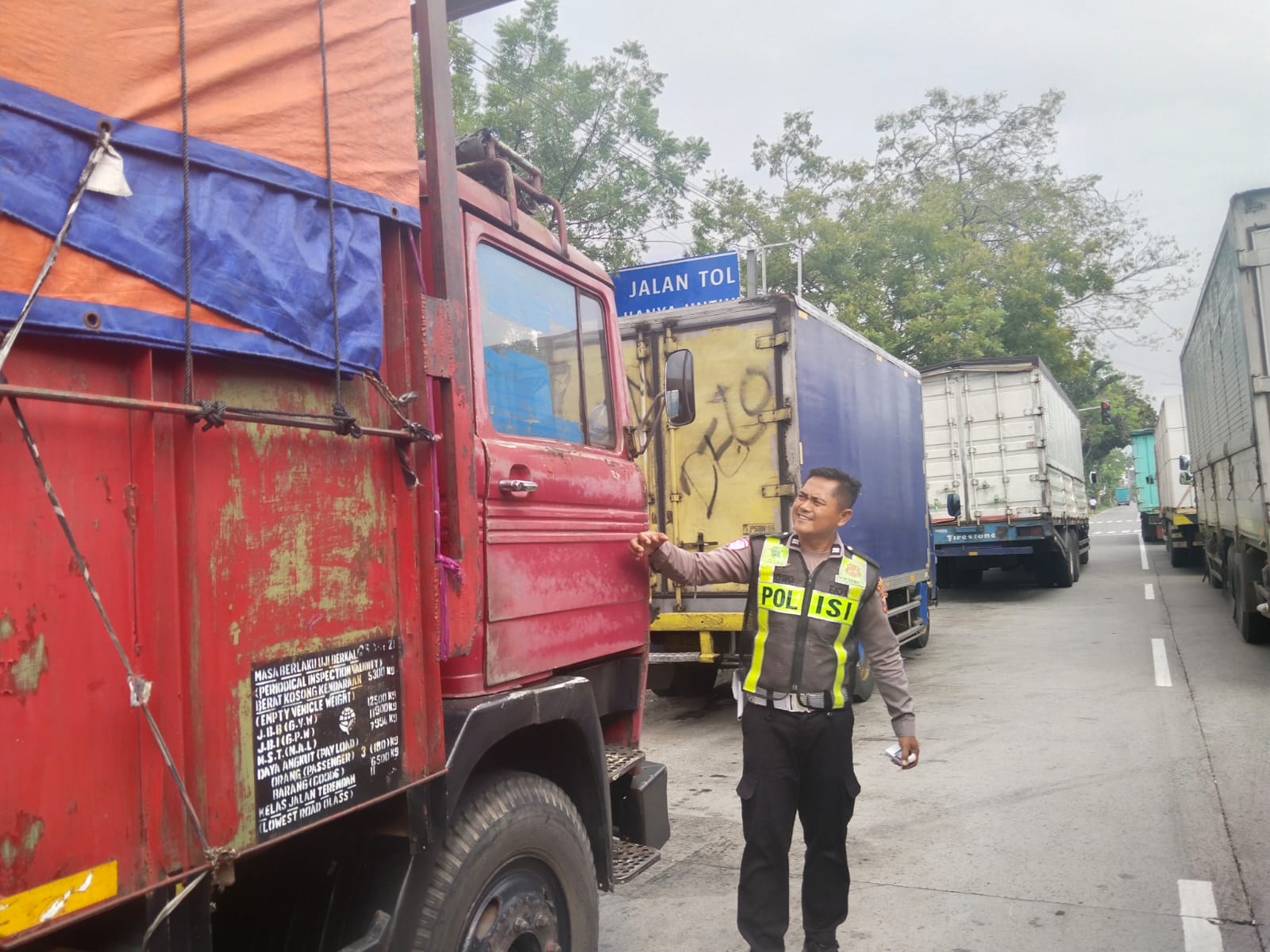 Parkir di Bypass Begadung Bisa Picu Macet dan Laka! Tim Urai Satlantas Nganjuk Turun Beri Peringatan
