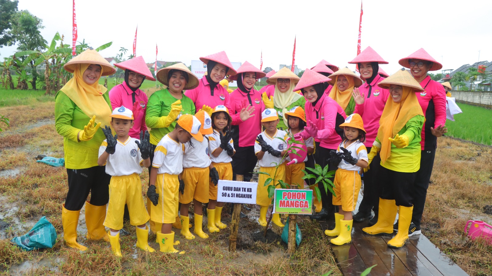 Tanam Pohon Mangga dan Alpukat, YKB Nganjuk Libatkan Anak TK dalam Aksi Peduli Lingkungan