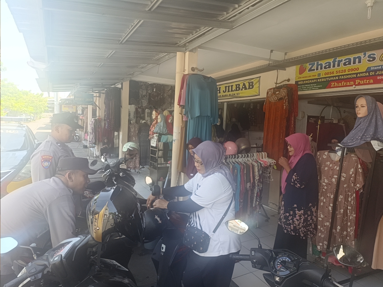 Polsek Nganjuk Kota Blusukan ke Pasar, Ingatkan Pedagang dan Warga Waspada Curanmor