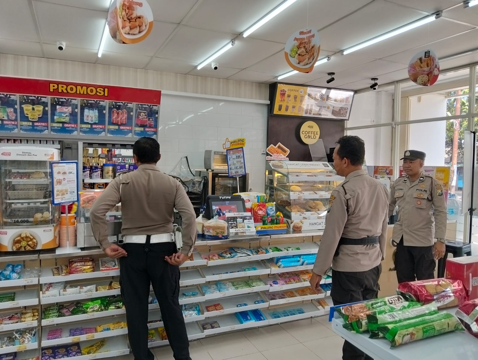 Polsek Kertosono Gelar Patroli di Toko Swalayan, Berikan Himbauan Kamtibmas Waspada Curanmor