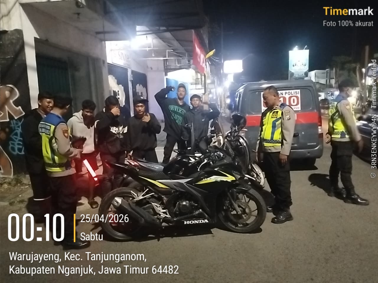 Tekan Gangguan Kamtibmas, Polsek Warujayeng Lakukan Patroli SREG Saat Jam Kecil
