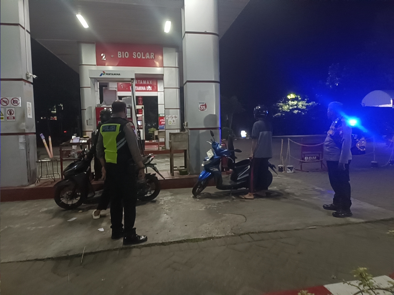 Polsek Nganjuk Kota Pantau SPBU pada Malam Hari, Cek Stok dan Antisipasi Kecurangan Distribusi BBM