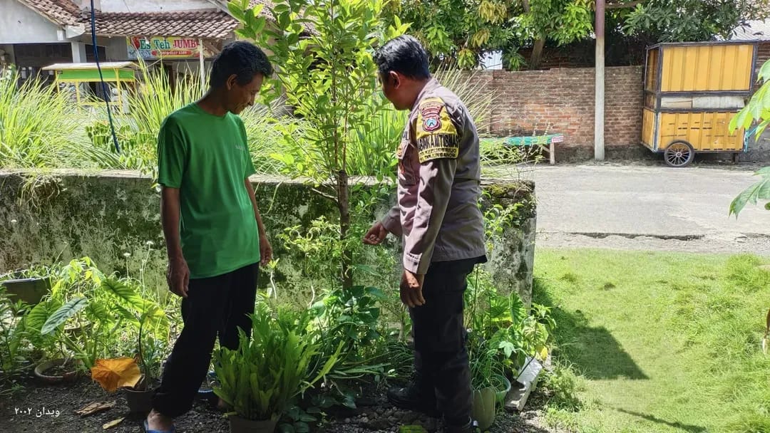Bhabinkamtibmas Kedungrejo Aktif Pantau Pekarangan Pangan Bergizi Warga