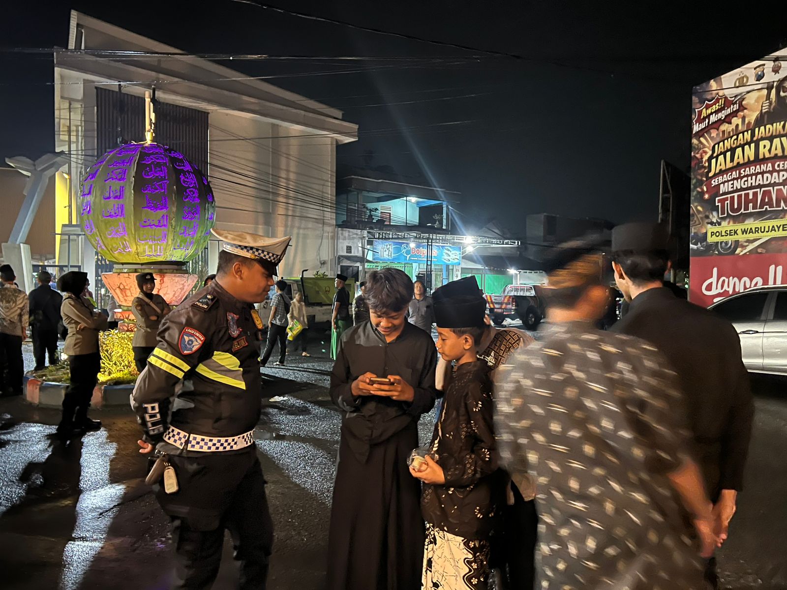 Jaga Pengajian Sekaligus Mengajar Tertib Jalan, Polantas Nganjuk Tanamkan Keselamatan pada Remaja Masjid