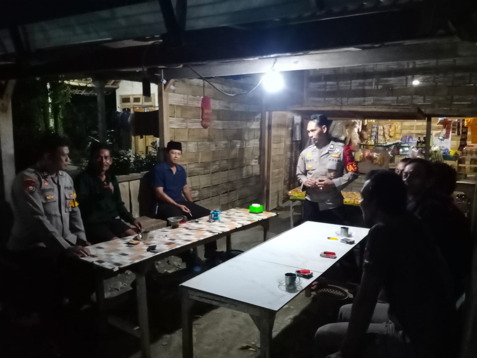 Polsek Jatikalen Patroli di Pemukiman, Warga Desa Dawuhan Merasa Lebih Aman dan Nyaman
