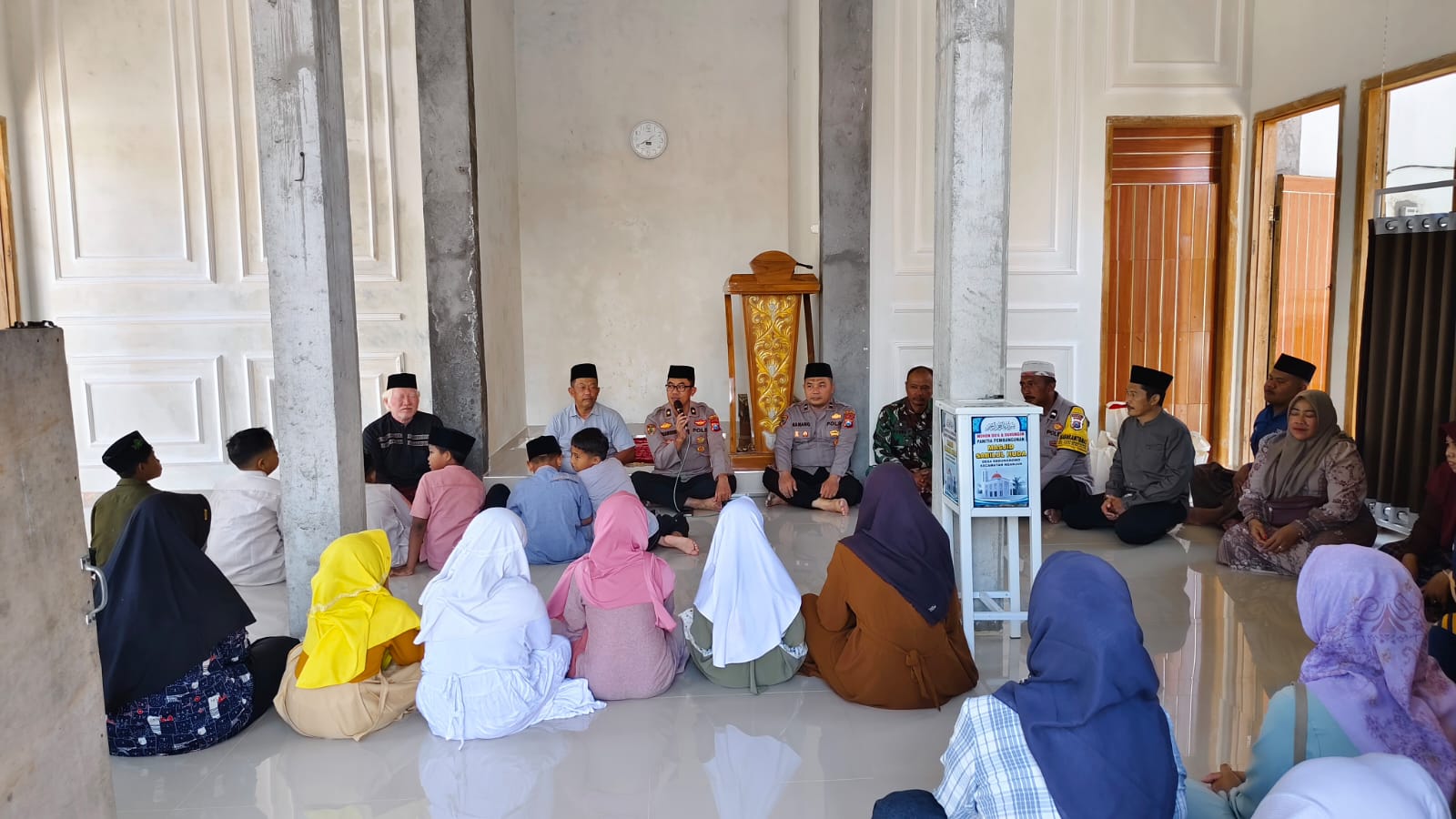 Bhabinkamtibmas Kedungdowo Dampingi Kabag SDM Polres Nganjuk Salurkan Santunan Anak Yatim