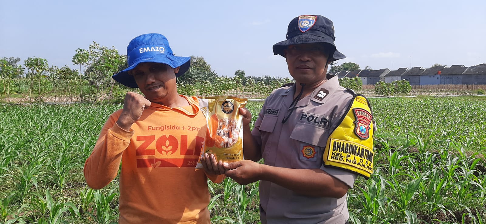 Bhabinkamtibmas Polsek Nganjuk Kota Bagikan Benih Jagung Bhayangkara, Dukung Ketahanan Pangan Nasional