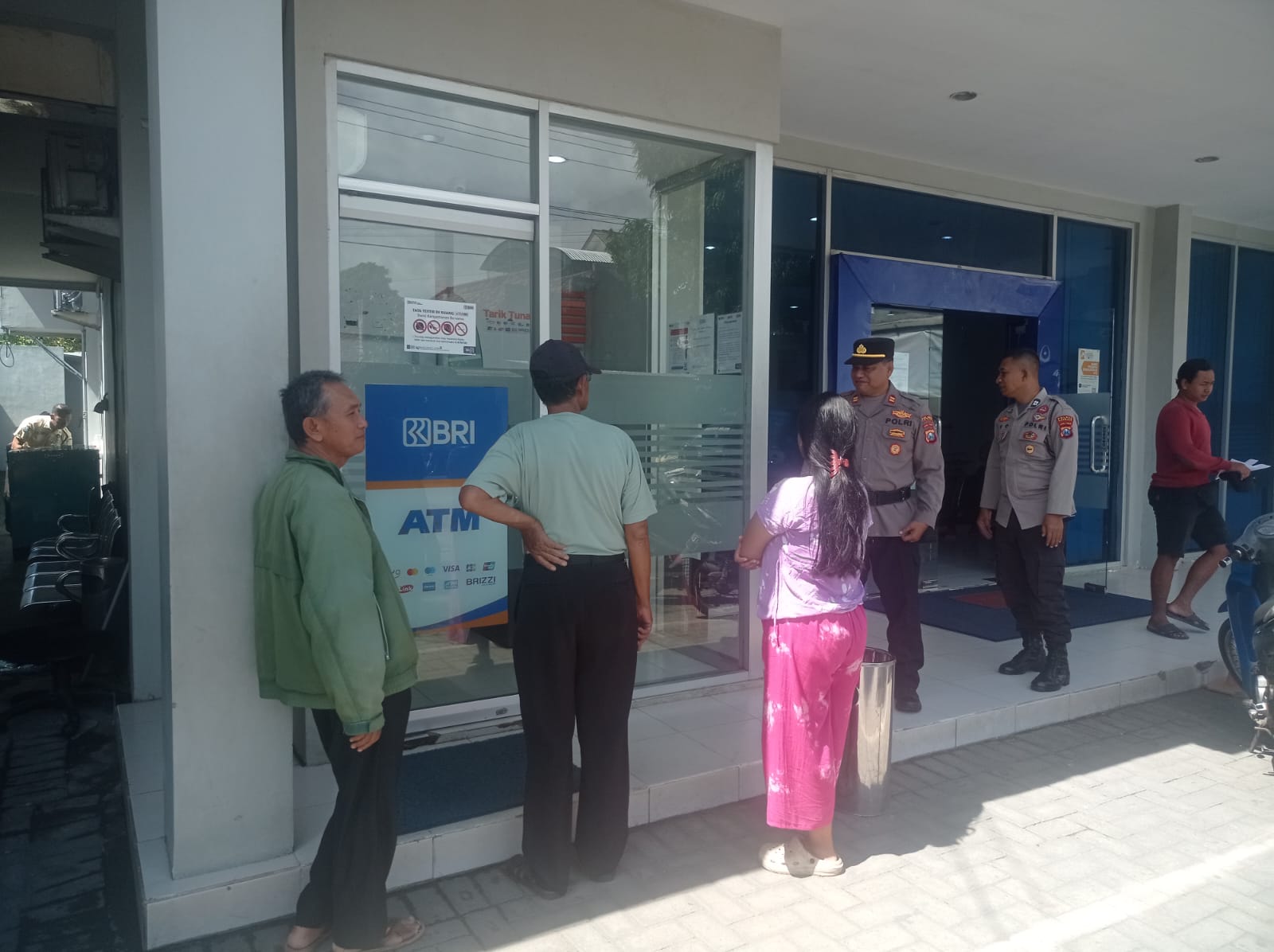 Kanit Samapta Polsek Kertosono Himbau Waspada Curanmor Saat Patroli Perbankan