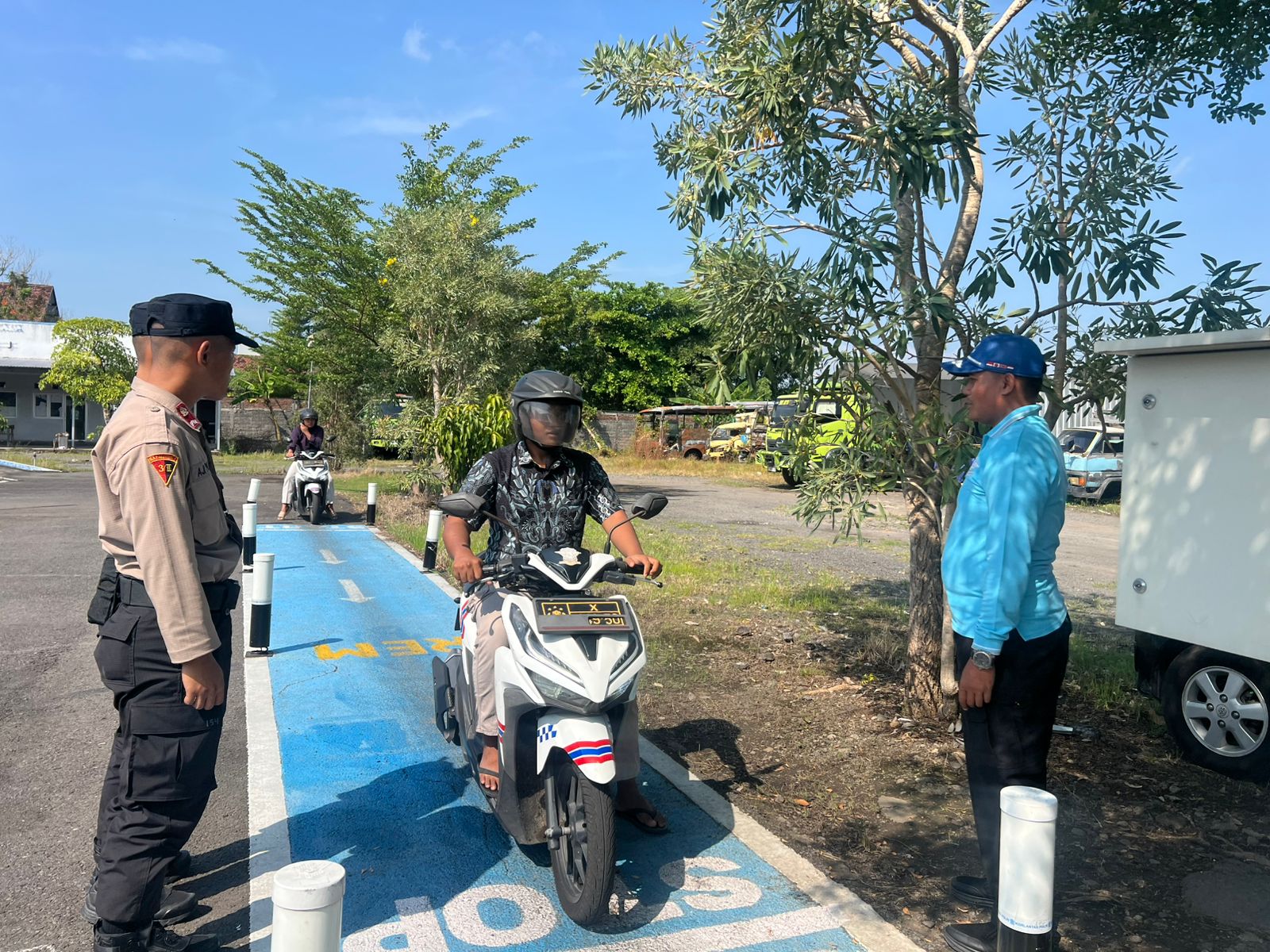 Polantas Menyapa, Siswa Latja Brimob Diajari Sentuhan Humanis Saat Layani Pemohon SIM di Polres Nganjuk