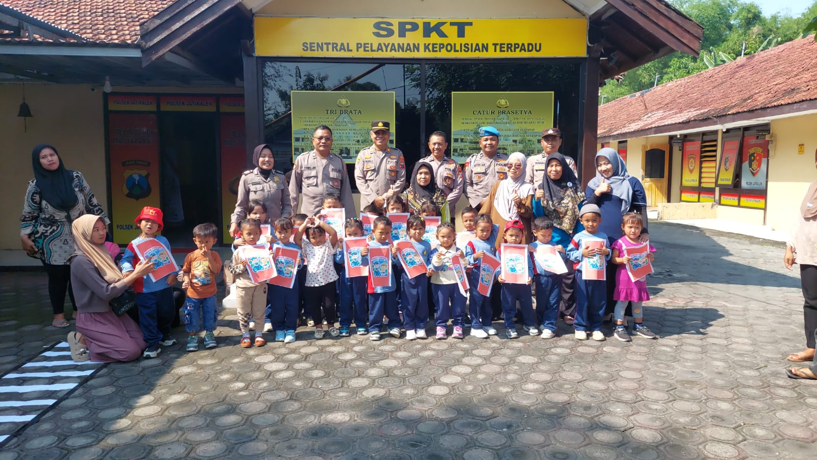 Polisi Sahabat Anak, Polsek Jatikalen Terima Kunjungan KB Kelompok Belajar Ceria Jatikalen