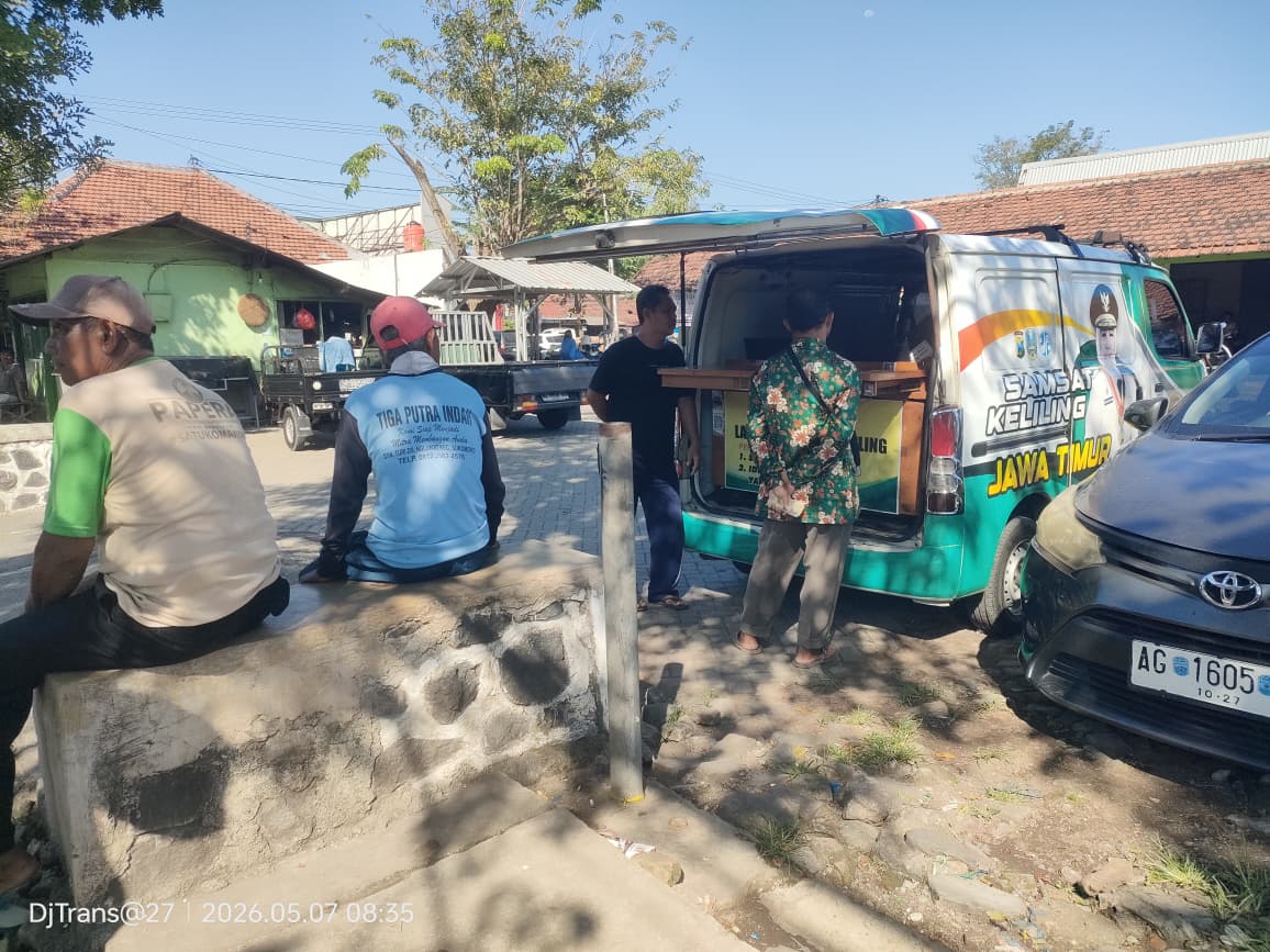 Polantas Menyapa, Samsat Keliling Hadir di Pasar Brambang Sukomoro, Warga Kini Bayar Pajak Lebih Mudah