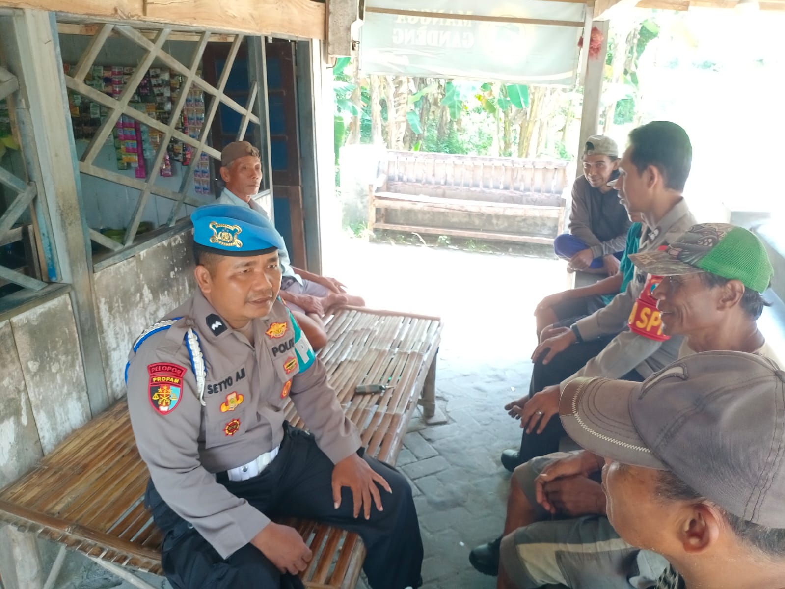 Jaga Kamtibmas di Siang Hari, Personel polsek Jatikalen Patroli Dialogis dengan Warga masyarakat Desa Dawuhan