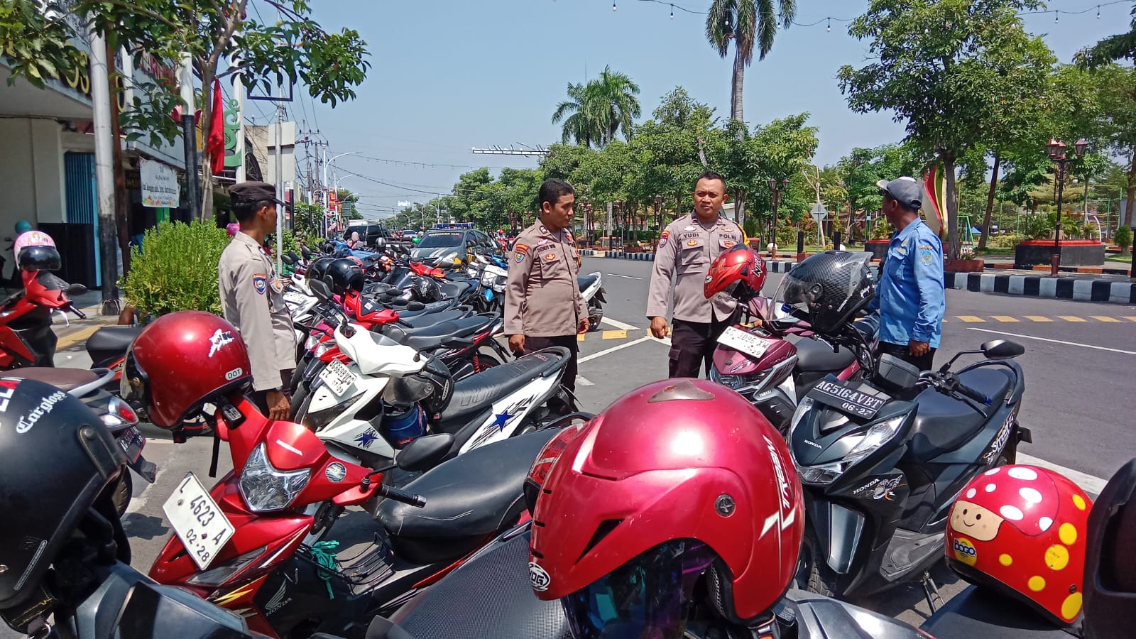 Patroli Pertokoan, Polsek Nganjuk Kota Sasar Objek Vital di Jalan A. Yani Antisipasi Curanmor