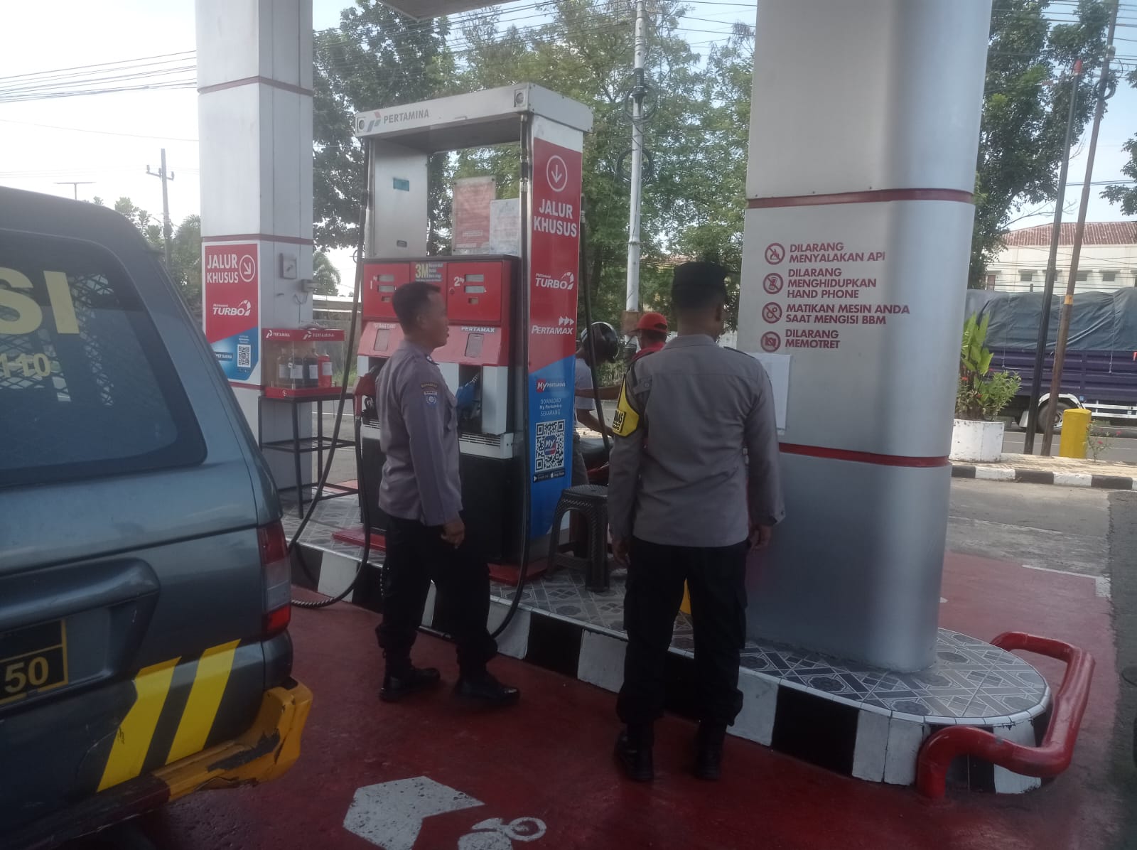 Cek Stok BBM, Patroli Samapta Sampaikan Himbauan Kamtibmas