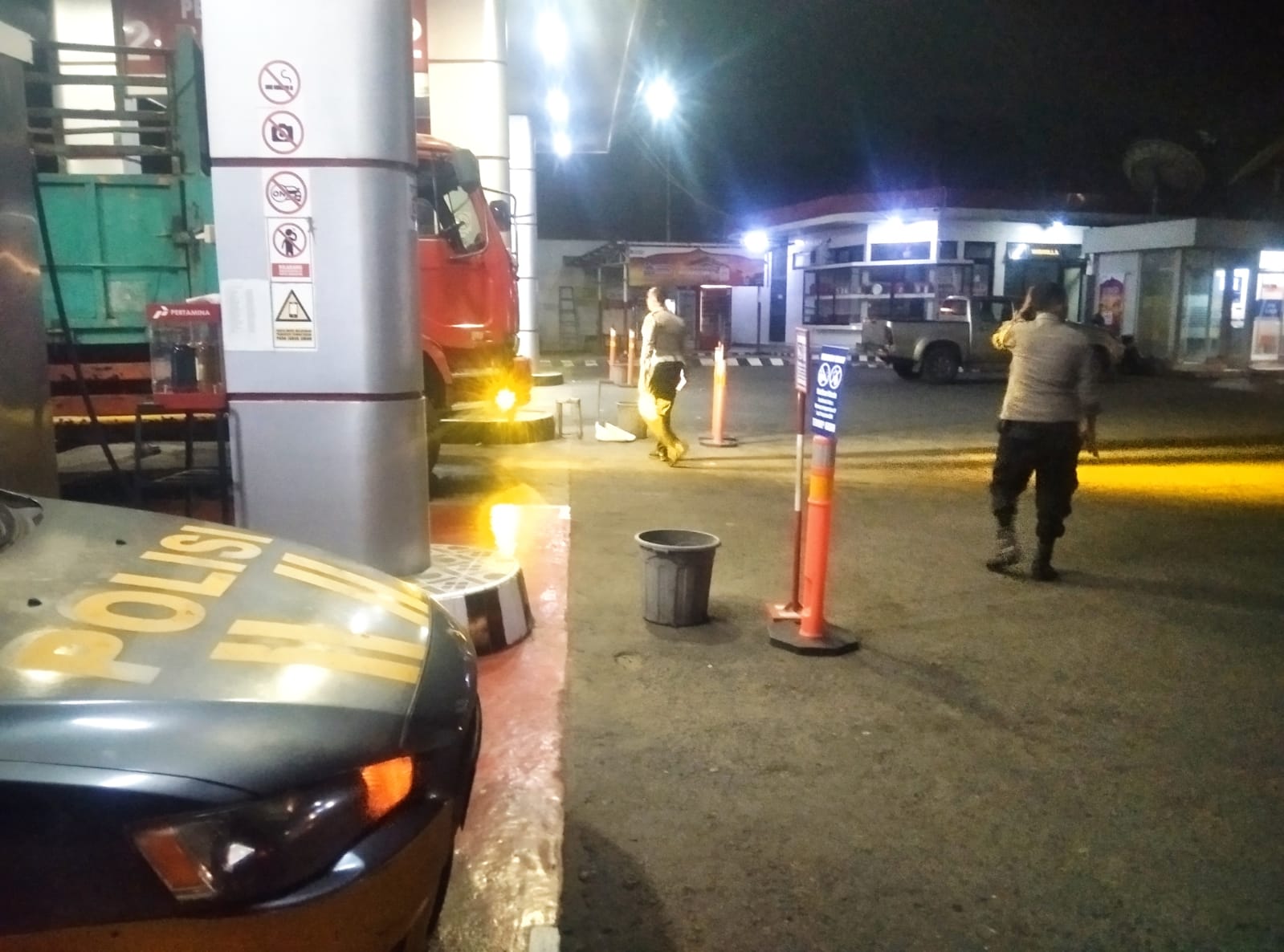 Cegah Tindak Kejahatan, Polsek Kertosono Berikan Himbauan Kamtibmas saat Patroli SPBU