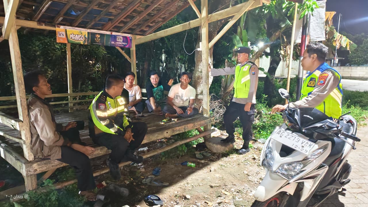 Polsek Warujayeng Tingkatkan Patroli Malam di Pemukiman untuk Cegah Gesekan Pemuda