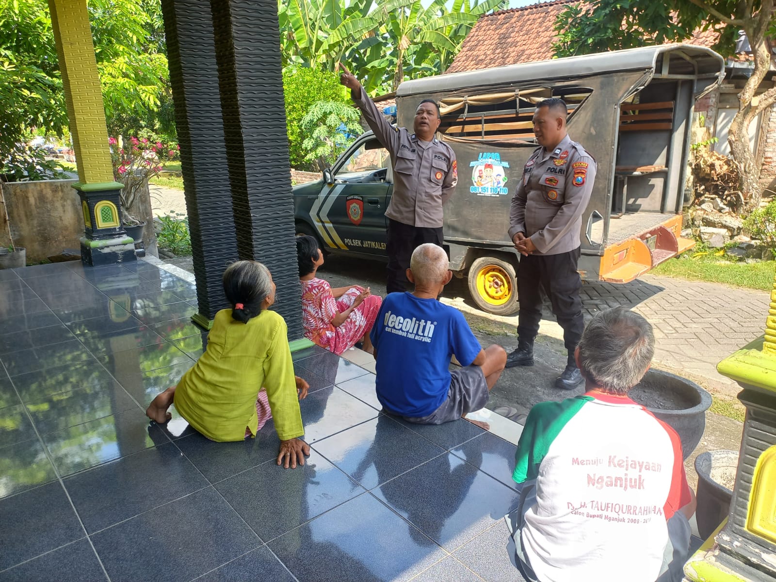 Dialogis dengan Warga Desa Dlururejo dilakukan oleh Anggota Polsek Jatikalen