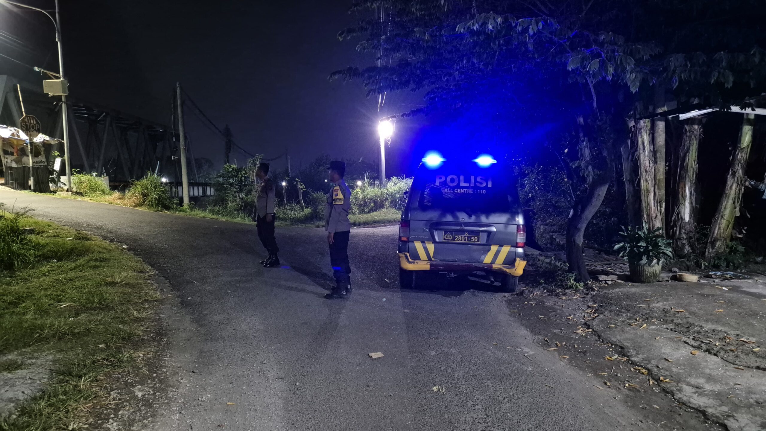 Patroli Pemukiman Cegah Tindak Kejahatan Saat Dini Hari