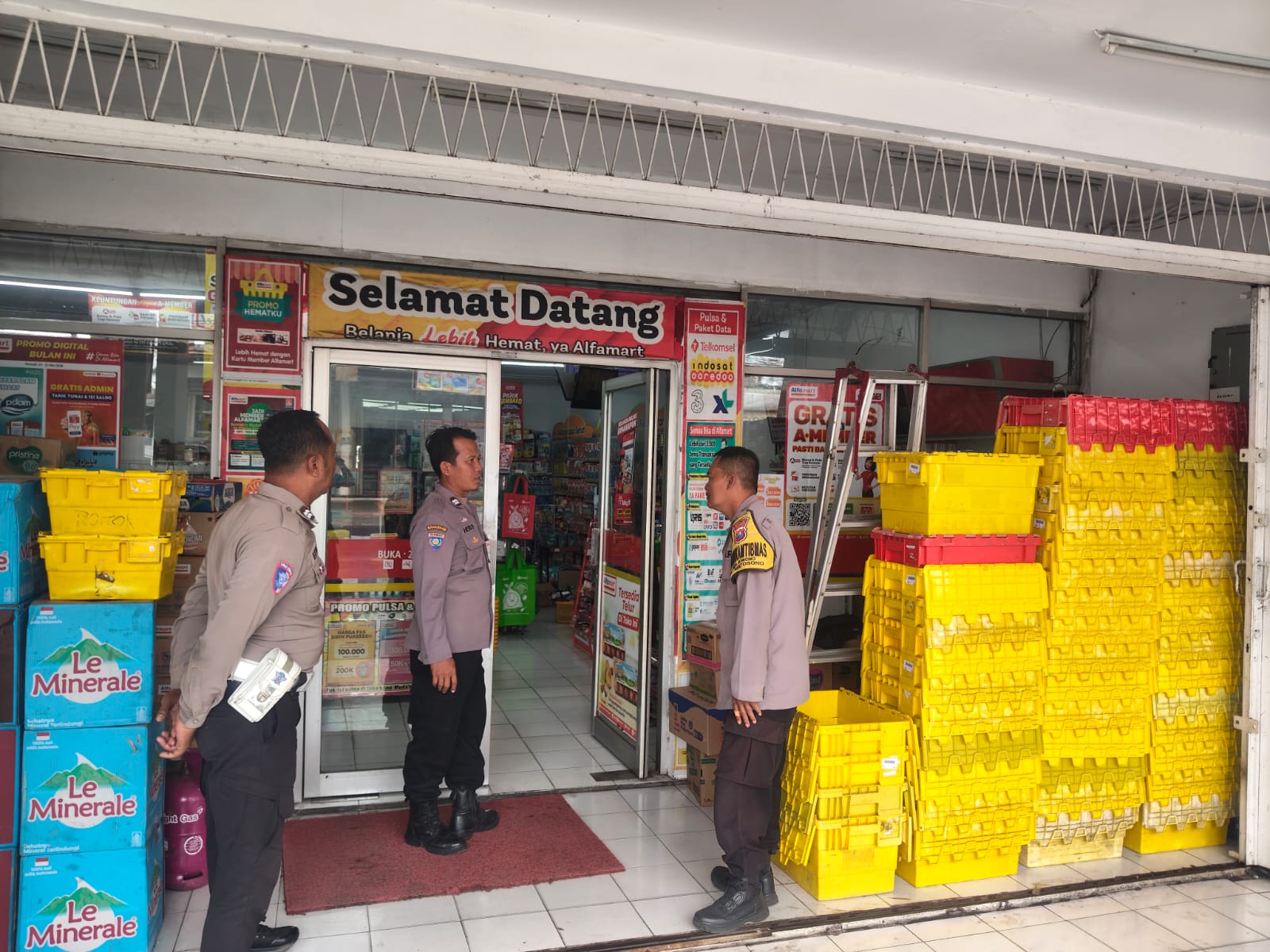 Polsek Kertosono Gelar Patroli Pertokoan untuk Cegah Curanmor di Toko Swalayan