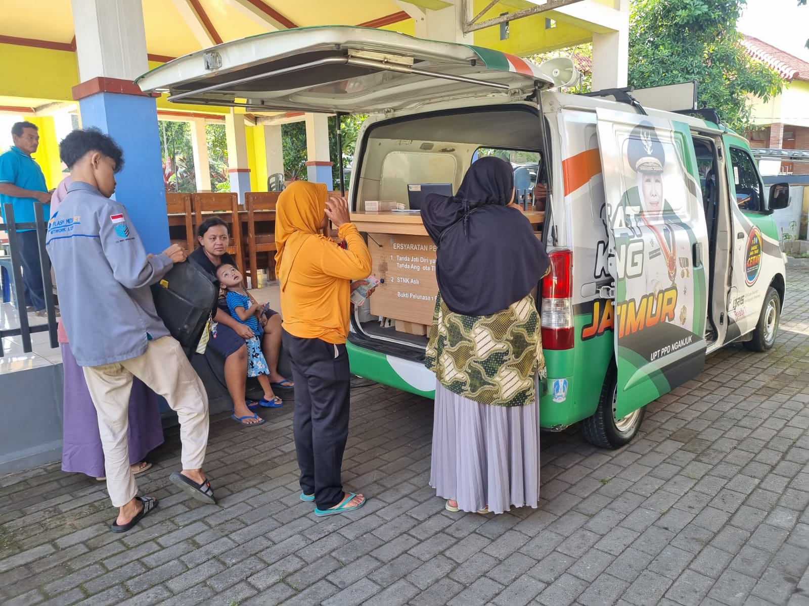 Jemput Bola ke Desa, Polantas Nganjuk Hadirkan Samsat Keliling untuk Warga Bagor