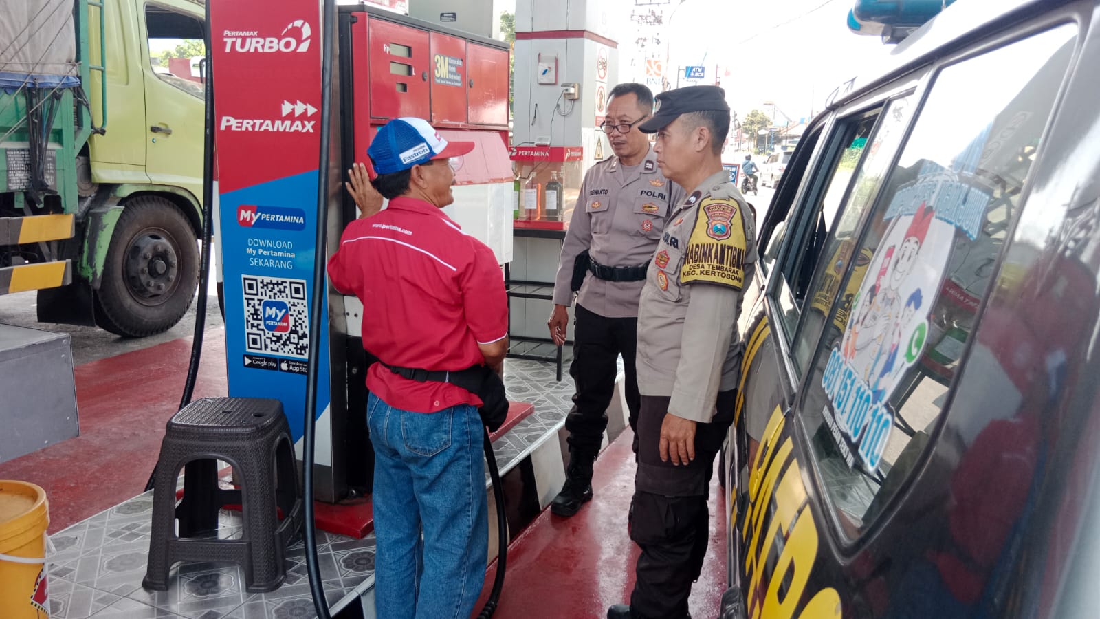 Cek Stok BBM, Patroli Samapta Sampaikan Himbauan Kamtibmas