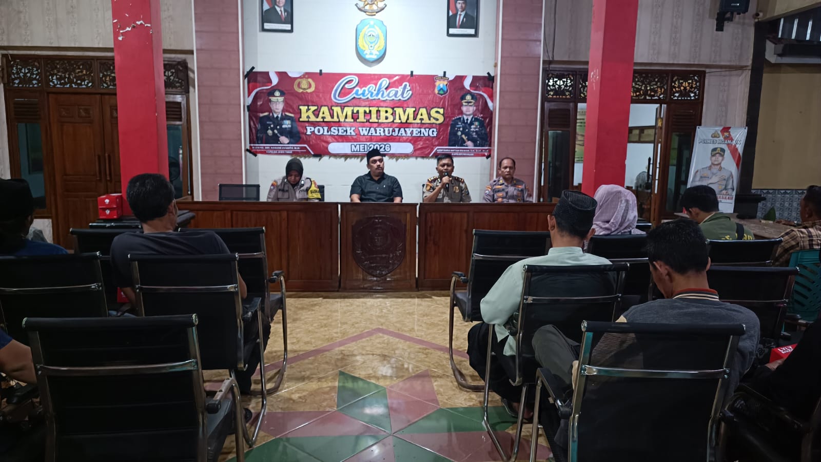 Polsek Warujayeng Gelar Silaturahmi dan Curhat Kamtibmas Bersama Warga Desa Kampungbaru