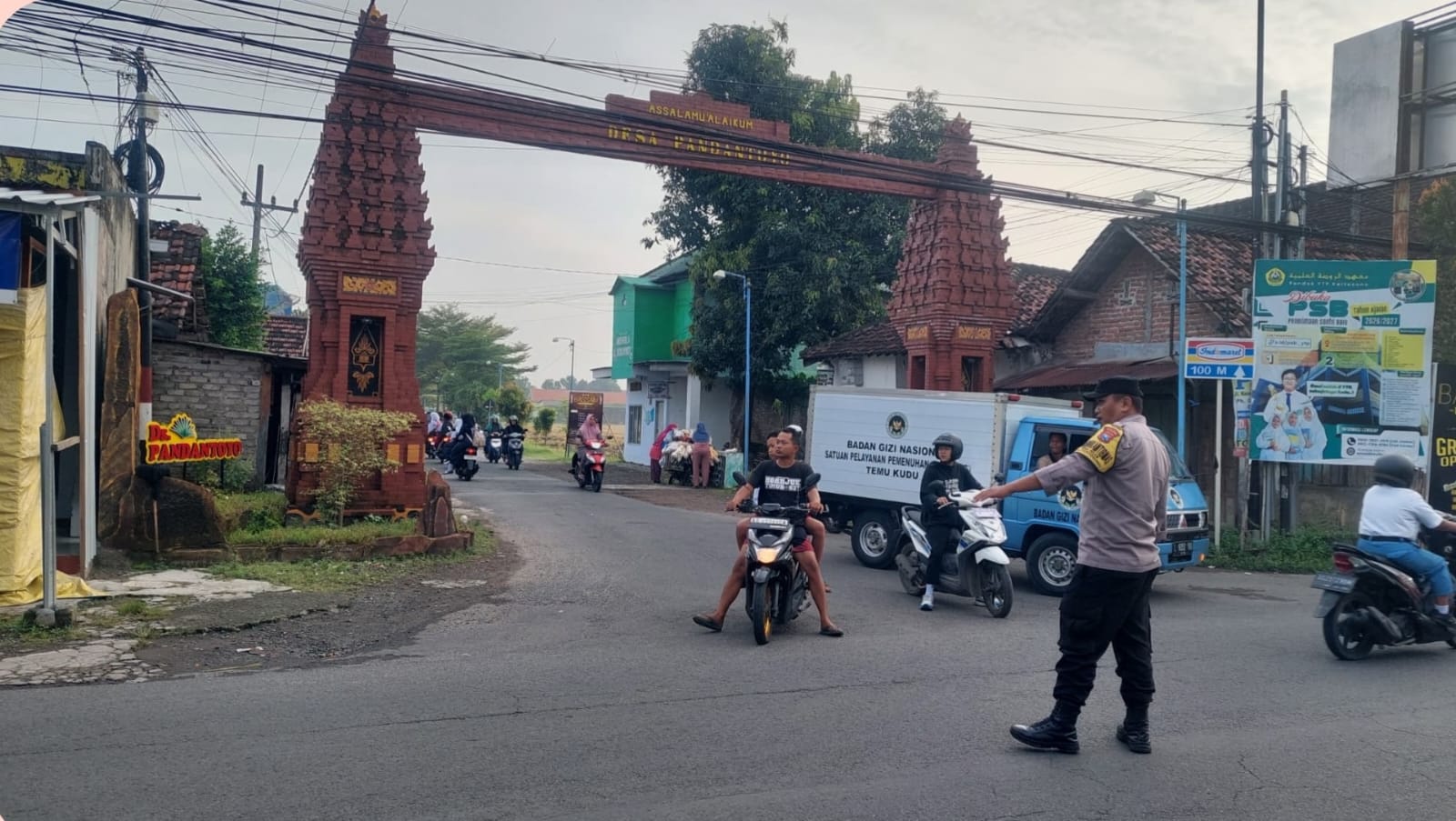 Giat Gaktur Pagi Polsek Kertosono Bantu Penyeberangan Masyarakat